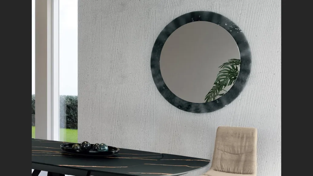 Specchio Iride con cornice in vetro cotto di Stones