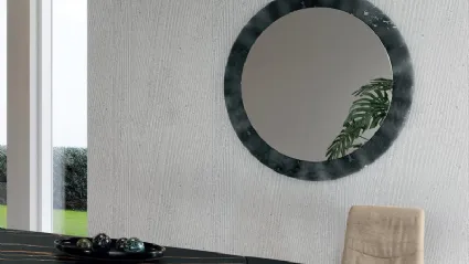 Specchio Iride con cornice in vetro cotto di Stones