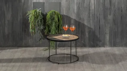 Tavolino rotondo Paras con top in legno con inserti in pietra e struttura in metallo verniciato di Stones