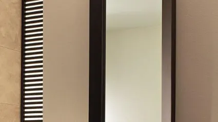 Specchio rettangolare con cornice in legno di Stones