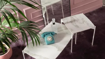 Tavolino Mika con top in ceramica con fondo in MDF e base in metallo verniciato di Stones