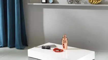 Tavolino Twist 3 in MDF composto da tre ripiani contenitori girevoli laccati, bianco, grigio chiaro e grigio scuro di Stones