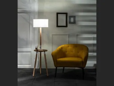 Lampada da terra Acrux in legno di faggio con paralume in tessuto di Stones