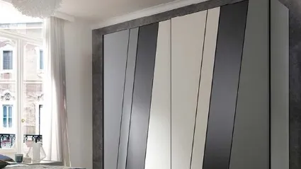 Armadio di design ad ante scorrevoli con tagli geometrici trasversali MC201 Ray di Moretti Compact