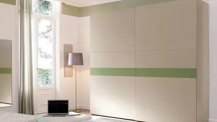 Armadio con ante scorrevoli in melaminico e laccato NC206 Slider Strip di Moretti Compact