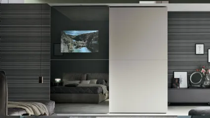 Armadio anta scorrevole Vision con Tv integrata, struttura in laccato opaco hot 127 di Tomasella