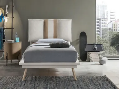 Comodino Planos rivestito in tessuto beige con top in vetro Target Point