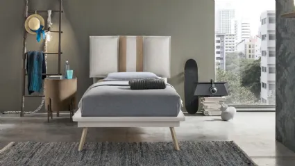 Comodino Planos rivestito in tessuto beige con top in vetro Target Point
