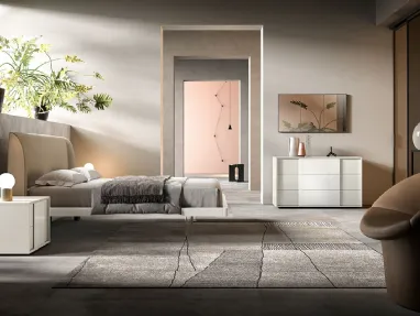 Letto con testiera in tessuto e giroletto in laccato opaco G01 Velvet e Alfa di Mercantini