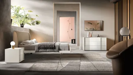 Letto con testiera in tessuto e giroletto in laccato opaco G01 Velvet e Alfa di Mercantini