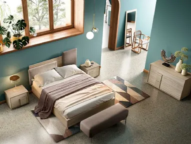 Letto in legno con testiera parzialmente rivestita con due pannelli in tessuto G03 Mondrian Pad e Delta Box di Mercantini