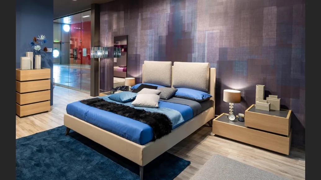 Letto matrimoniale M2208 in tessuto con testiera di Moretti Compact