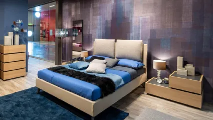 Letto matrimoniale M2208 in tessuto con testiera di Moretti Compact