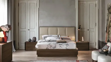 Letto Prestige con testiera imbottita rivestita in ecopelle di Tomasella