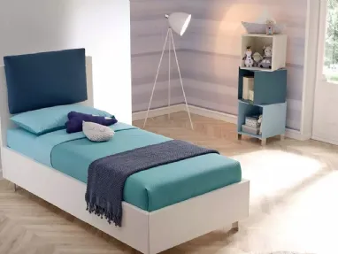 Letto singolo in melaminico con testiera composta da un cuscino in tessuto imbottito SC117 di Moretti Compact