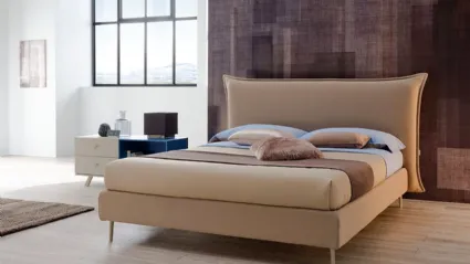 Letto in tessuto imbottito con testiera SC219 di Moretti Compact