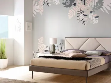Letto matrimoniale con testiera composta da tasselli in ecopelle SC221 di Moretti Compact