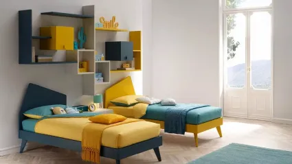 Letto singolo con testiera Iceberg in laccato opaco Pavone e Senape SC101 di Moretti Compact