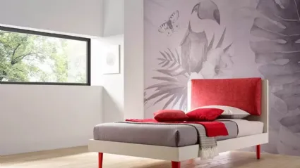 Letto singolo in nobilitato Quarzo con testiera Plane Pillow parzialmente rivestita in tessuto imbottito SC120 di Moretti Compact