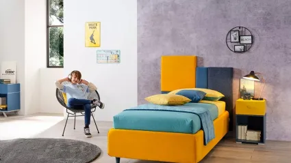 Letto di design in tessuto con testiera asimmetrica SC208 di Moretti Compact