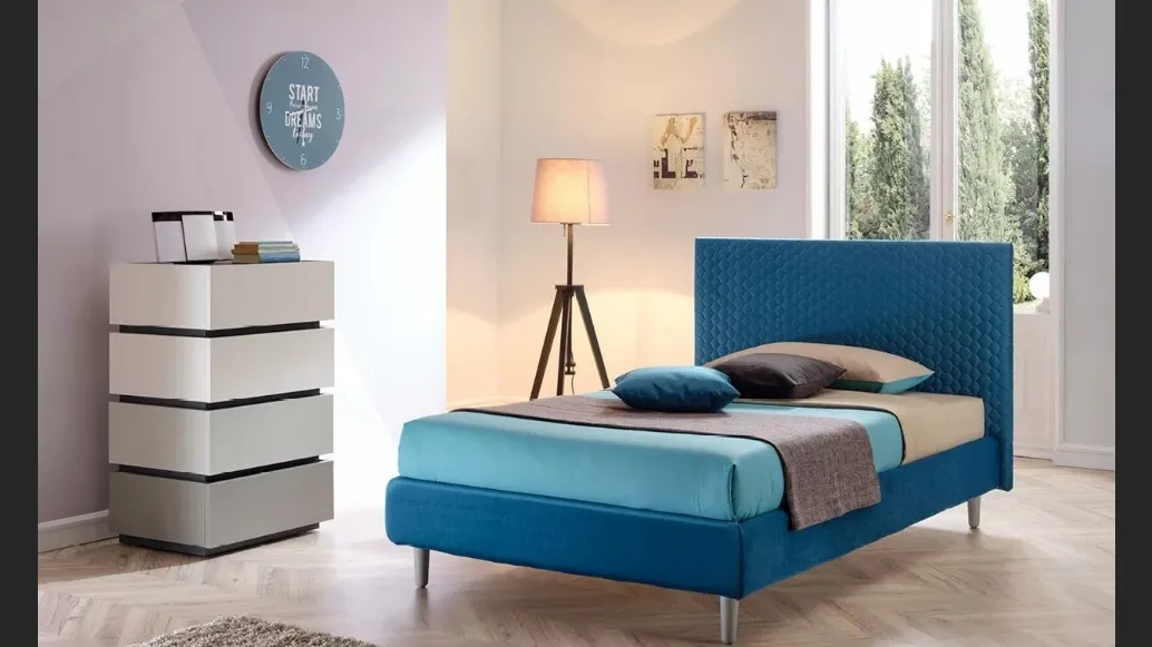 Letto singolo in tessuto con testiera trapuntata SC209 di Moretti Compact