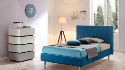 Letto singolo in tessuto con testiera trapuntata SC209 di Moretti Compact