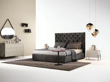 Letto con testiera in tessuto trapuntato V02 Merak di Mercantini