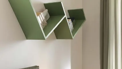 Libreria sospesa in laccato NC104 di Moretti Compact
