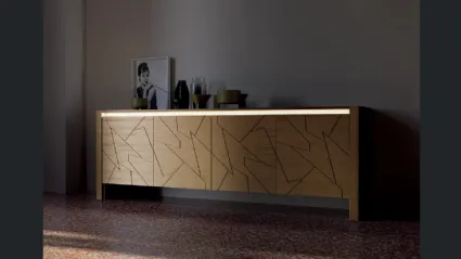 Madia Diagona Art 1753 in legno intagliato laccato tortora con illuminazione di Fratelli Mirandola