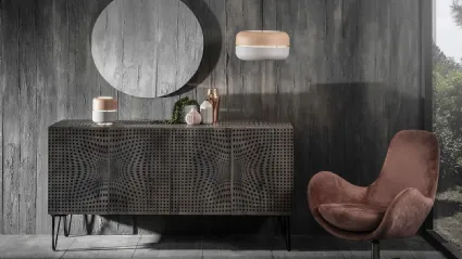 Madia in legno massello di mango con piedini in metallo finita con una particolare lavorazione che riproduce un elegante effetto ottico Nikita di Stones