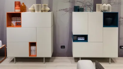 Madia Alta in laminato quarzo con wallbox in laccato opaco MC043 di Moretti Compact