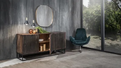 Madia etnica realizzata in legno massello con eleganti fresature verticali Priya di Stones
