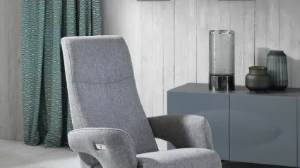 Poltrona relax Z001 in tessuto con base in metallo di Stones