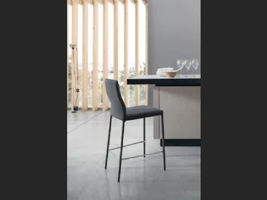 Sgabello Diva in tessuto con struttura in metallo antracite di Sedit