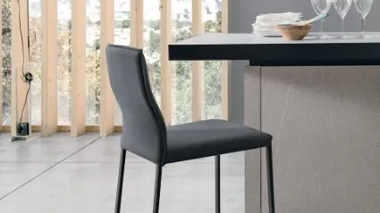 Sgabello Diva in tessuto con struttura in metallo antracite di Sedit