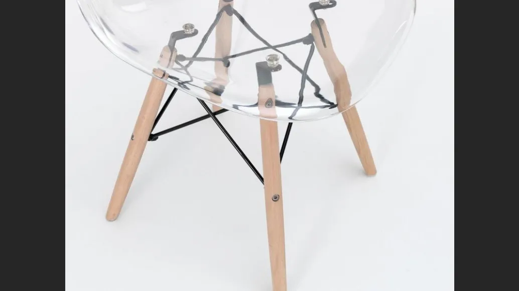 Sedia Isotta in policarbonato trasparente con gambe in legno di Faggio di Stones