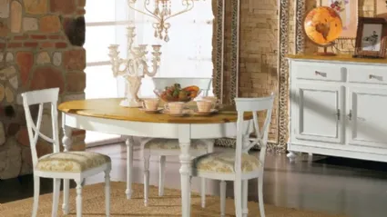 Sedia Provenzale in legno laccato bianco con seduta in tessuto imbottito di Fratelli Mirandola