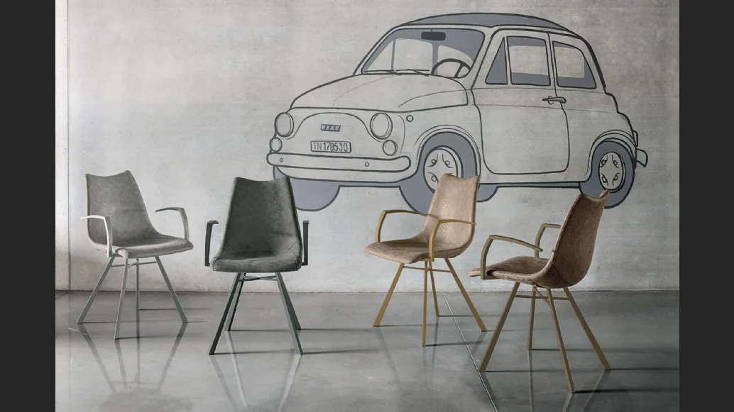 Sedia Maiorca Poltroncina con braccioli rivestita in tessuto soft touch vintage di Target Point