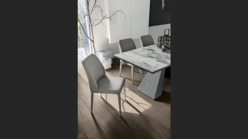 Sedia Vienna interamente rivestita in morbido tessuto Soft Touch Vintage di Target Point