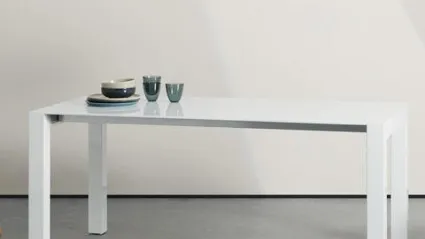 Tavolo Neal in MDF bianco di Stones