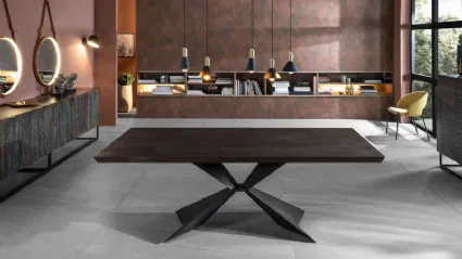 Tavolo allungabile con top in legno scuro e base in metallo Stark di Stones