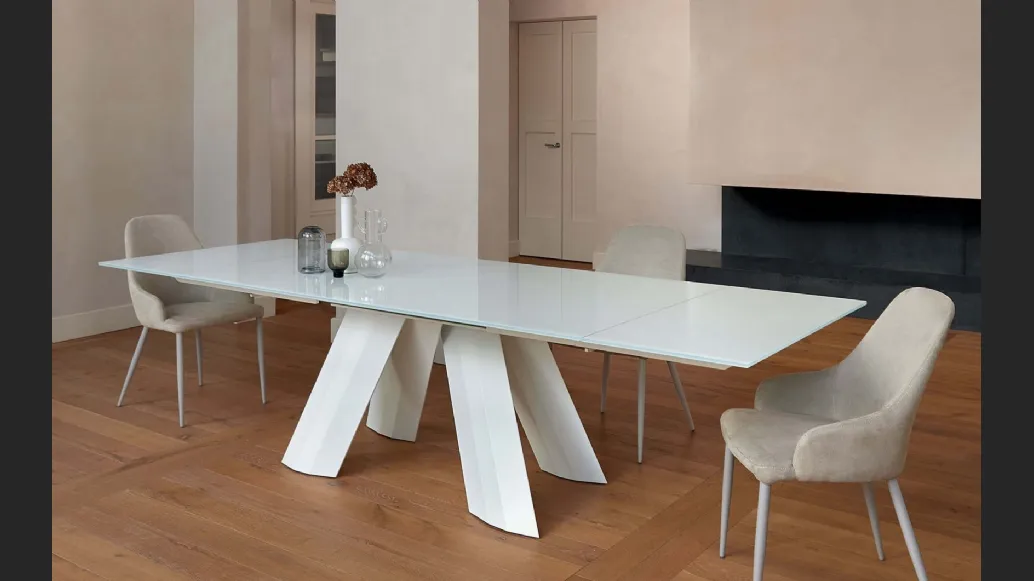 Tavolo allungabile Twist con piano in cristallo di Ingenia