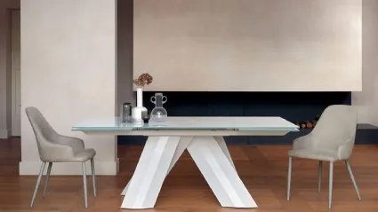 Tavolo allungabile Twist con piano in cristallo di Ingenia