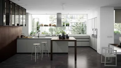 Cucina Design con isola MK1 01 in Fenix , rovere e vetro bronzato di Nova Cucina