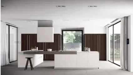 Cucina Design angolare MK1 02 in Vetro opaco bianco, Rovere termocotto e top in Gres Fokos Roccia di Nova Cucina