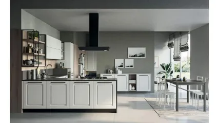 Cucina Maya con penisola Composizione 03 in legno laccato di Prima Cucine