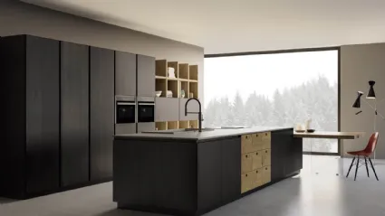 Cucina elegante con isola centrale New Time Gola in rovere vulcano e rovere natura di Mirandola